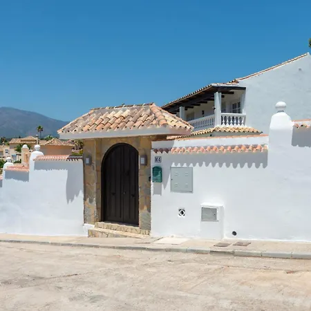 Villa Holivista Elegant 4-bedroom Spanish In