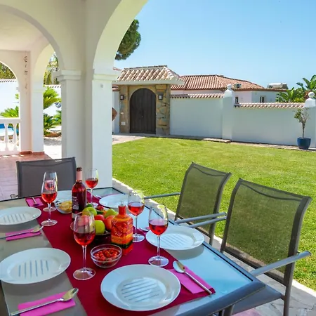 Villa Holivista Elegant 4-bedroom Spanish In *