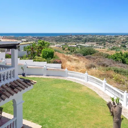 Holivista Elegant 4-bedroom Spanish In Villa